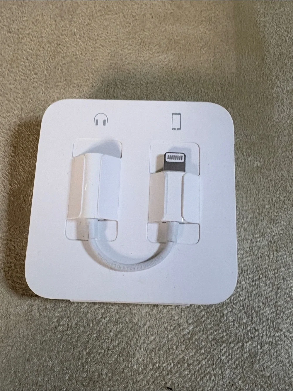 Apple White Lightning to 3.5mm Headphone Adapter and earbuds